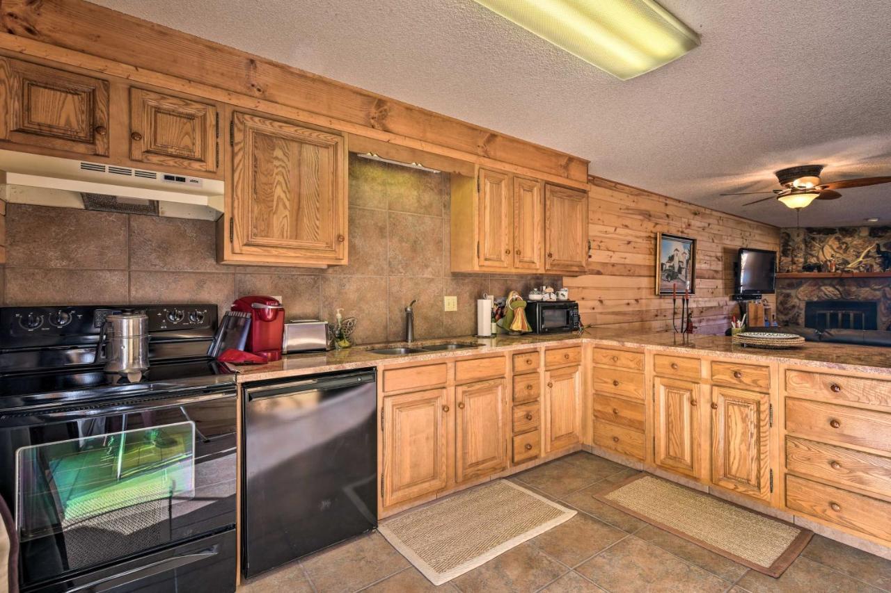 Downtown Red River Retreat With Mtn Views And Yard Εξωτερικό φωτογραφία
