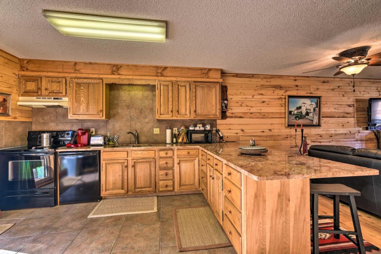 Downtown Red River Retreat With Mtn Views And Yard Εξωτερικό φωτογραφία